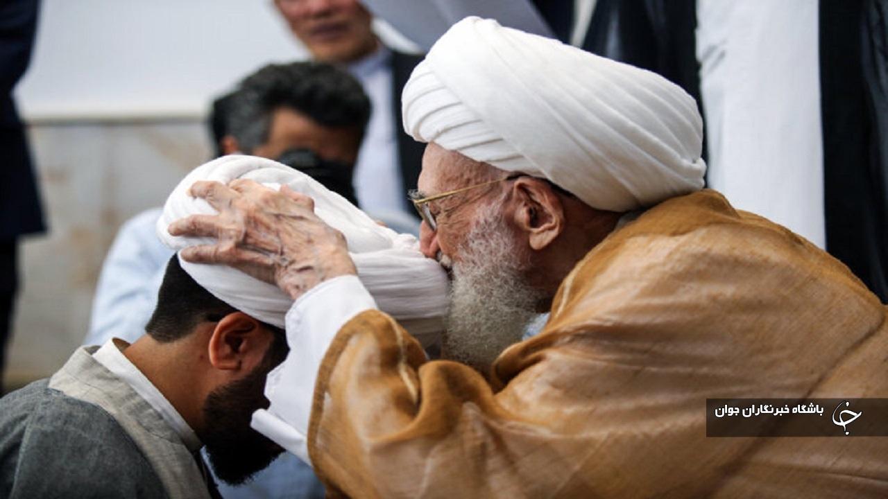 عمامه گذاری به دست مراجع تقلید در قم
