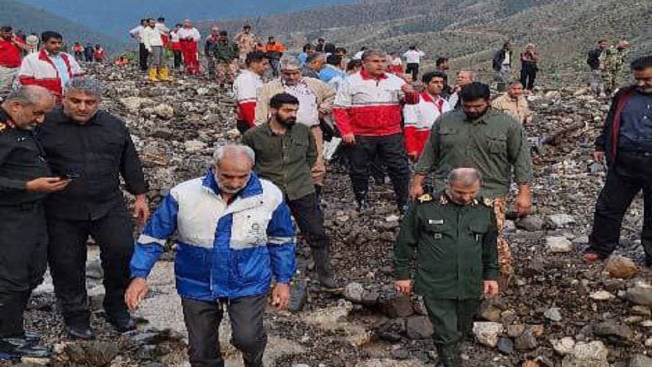 گرفتار شدن تعدادی خودرو در جریان سیل محور سوادکوه