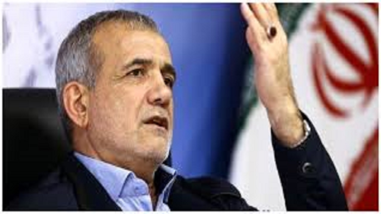 حضور پزشکیان بر سر مزار رئیس‌جمهور فقید + فیلم