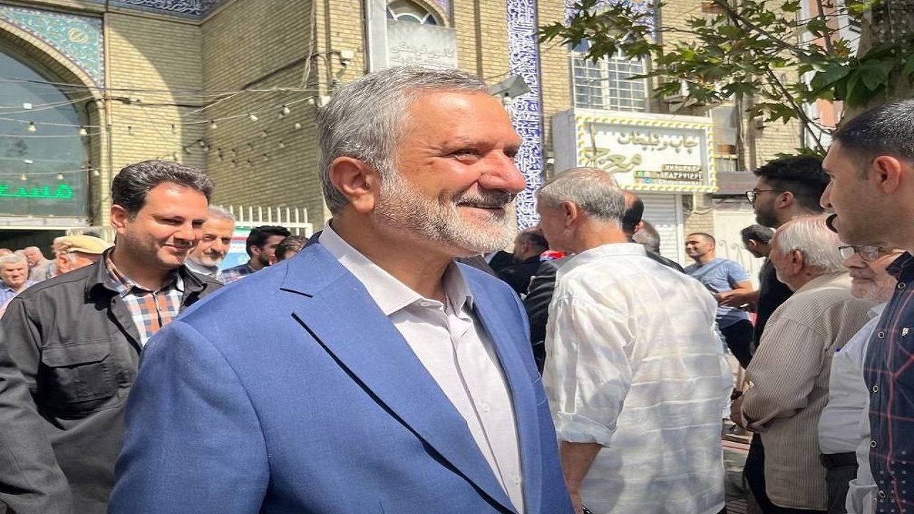 وزیر کار رای خود را به صندوق انداخت