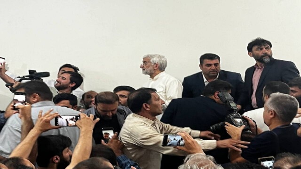 جلیلی رای خود را به صندوق انداخت
