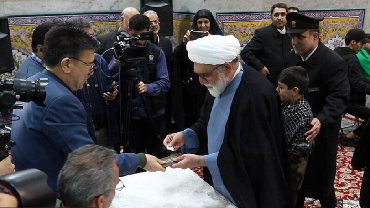 شرکت در انتخابات حیات را به جامعه هدیه می کند