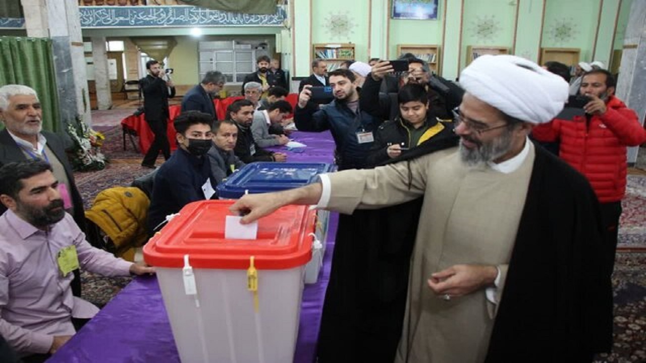 مردم با انتخاب اصلح در سرنوشت کشور سهیم شوند