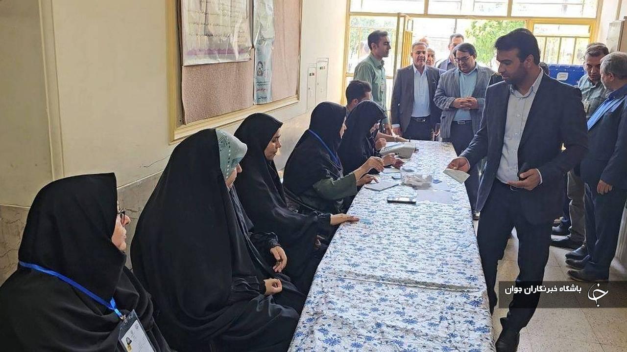 حضور حماسی مردم شهرستان&zwnj;های کرمان در انتخابات ریاست جمهوری
