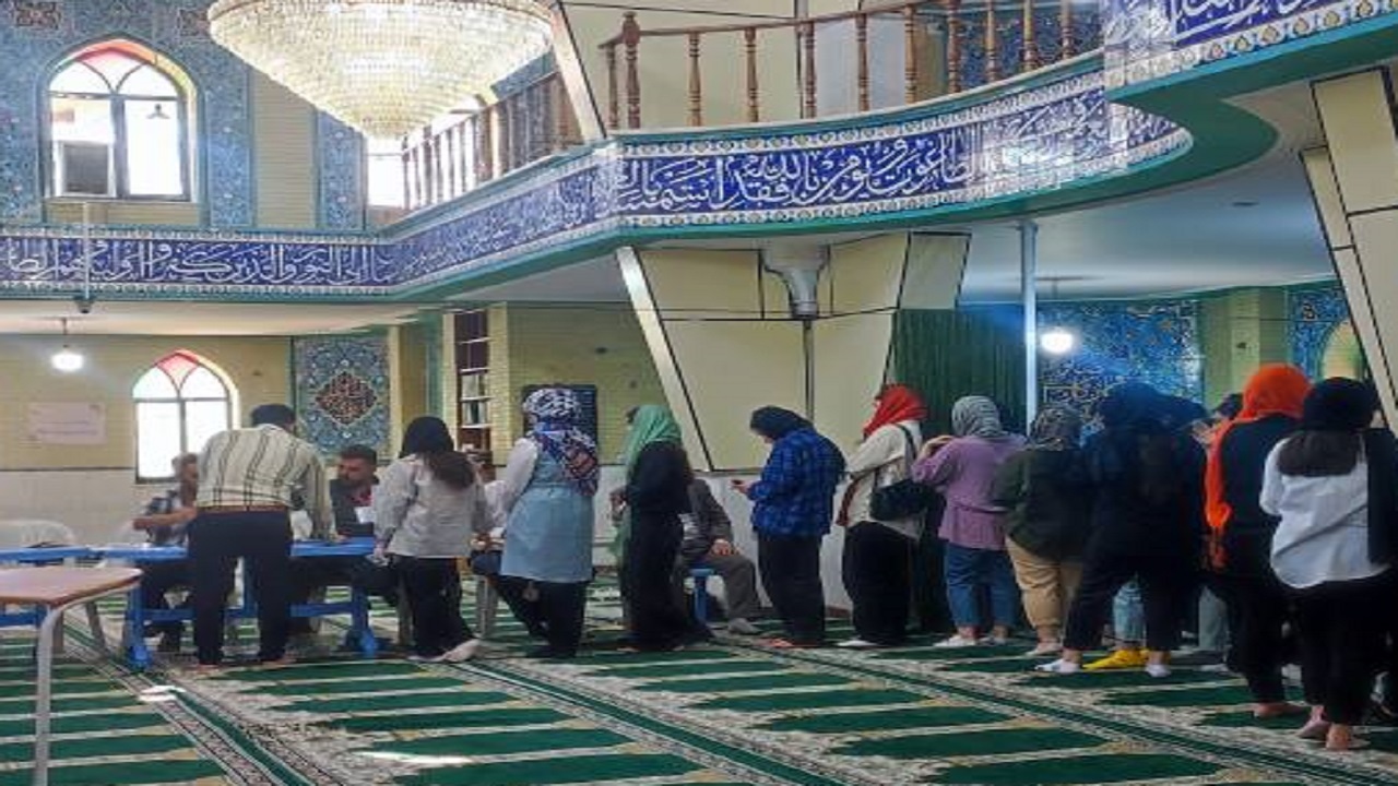 حضور دانشجویان دانشگاه علوم پزشکی کردستان در پای صندوق اخذ رای+ عکس