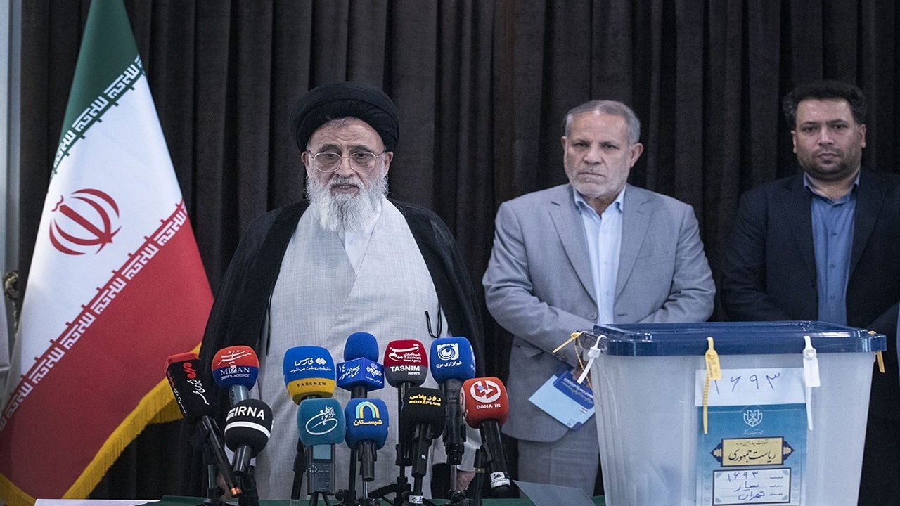 نمایندگان نامزد‌ها در جریان روند انتخابات هستند