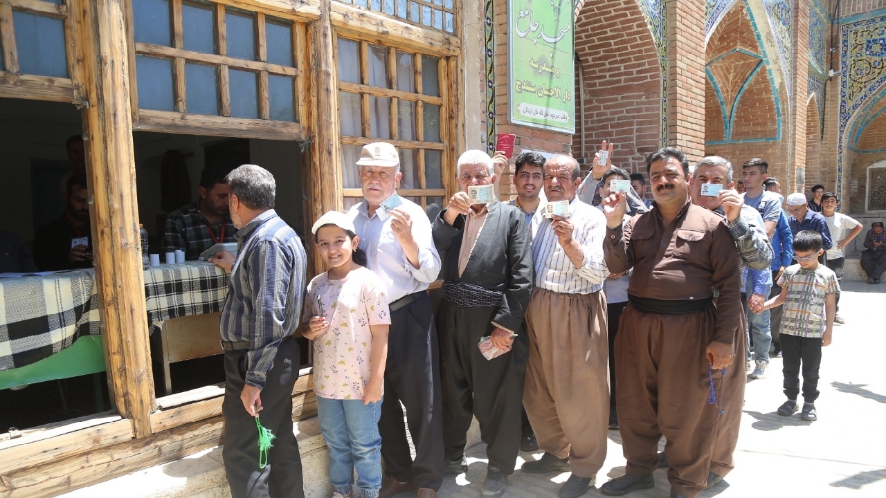 جلوه هایی از مشارکت مردم کردستان در انتخابات ریاست جمهوری  + فیلم