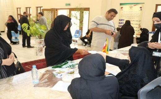 حضور ایرانیان مقیم افغانستان به محل صندوق های اخذ رأی
