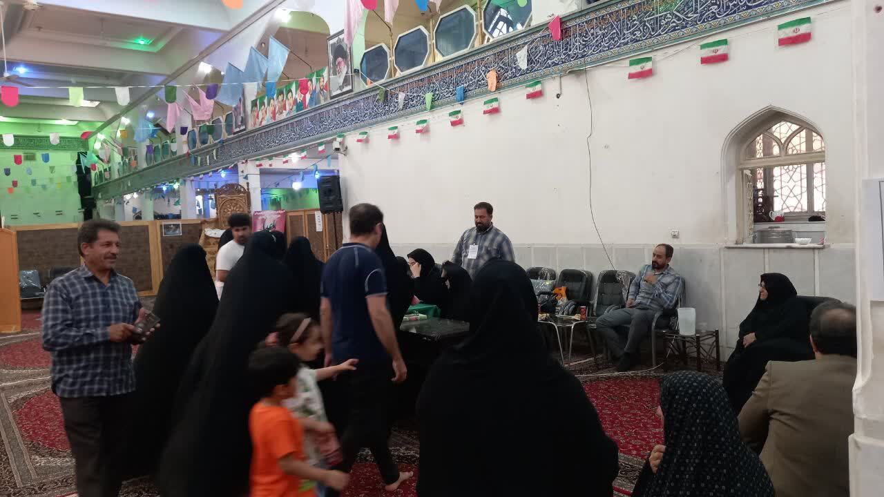 حضور مردم فین کاشان در پای صندوق های رای