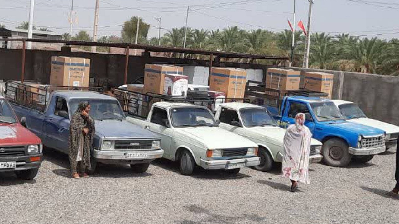 توزیع ۱۱ سری جهیزیه در نگین کویر