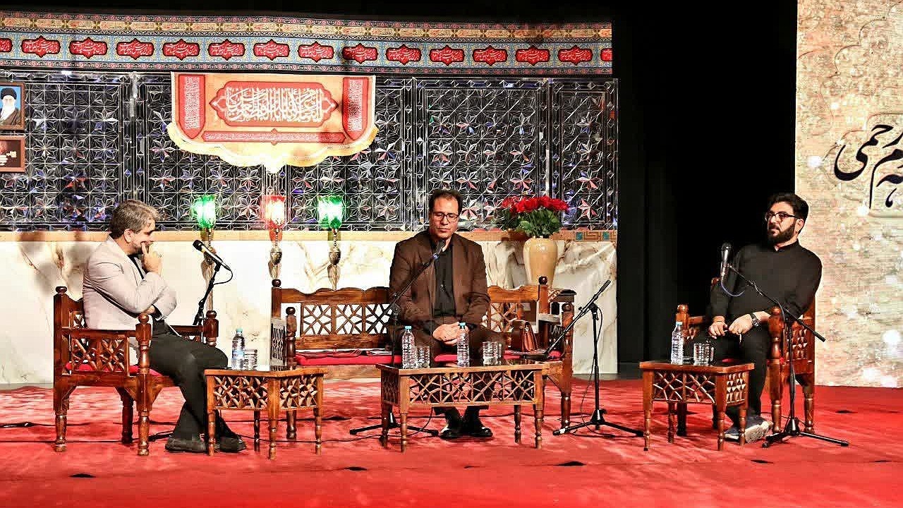 محفل شعر آیینی در حسین‌آباد ایران+ تصاویر