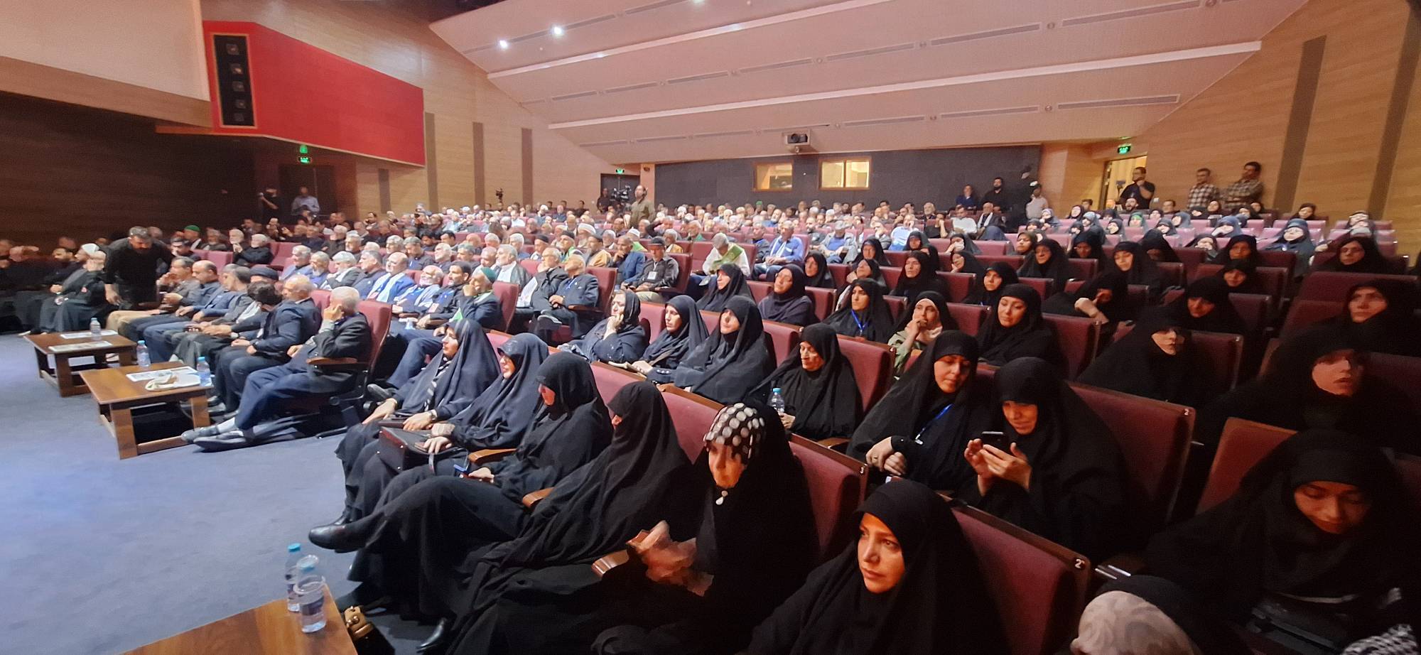 محفل شعر آیینی در حسین&zwnj;آباد ایران