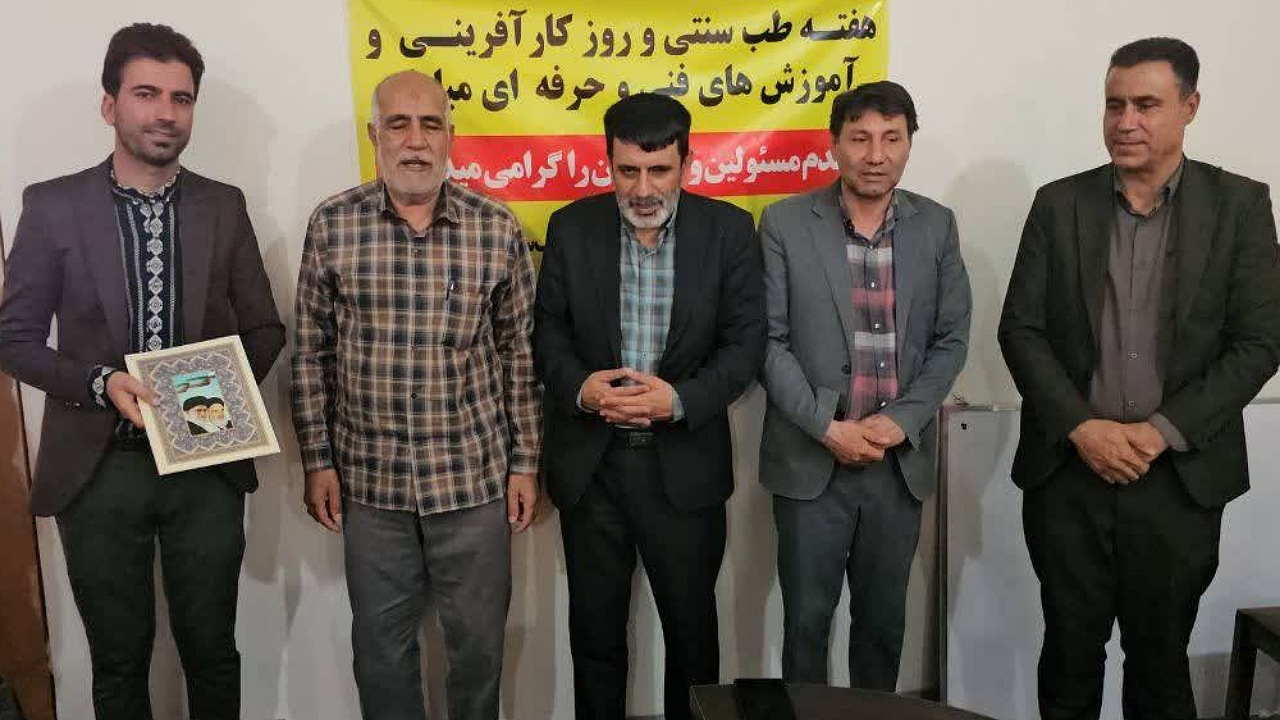 تجلیل از کارآفرین نمونه زرندی 