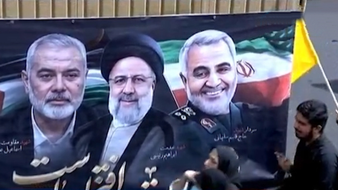 تشییع پیکر شهید اسماعیل هنیه در میدان انقلاب تهران