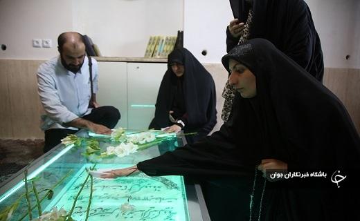 غبارروبی مقبره شیخ فضل الله نوری در قم