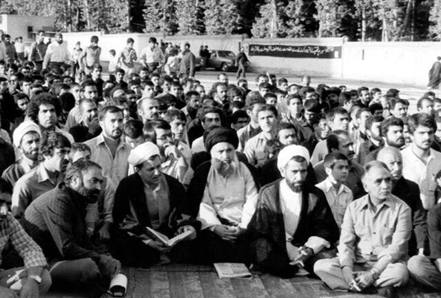 محمدجواد باهنر درکنار آیت الله هاشمی رفسنجانی و فخرالدین حجازی
