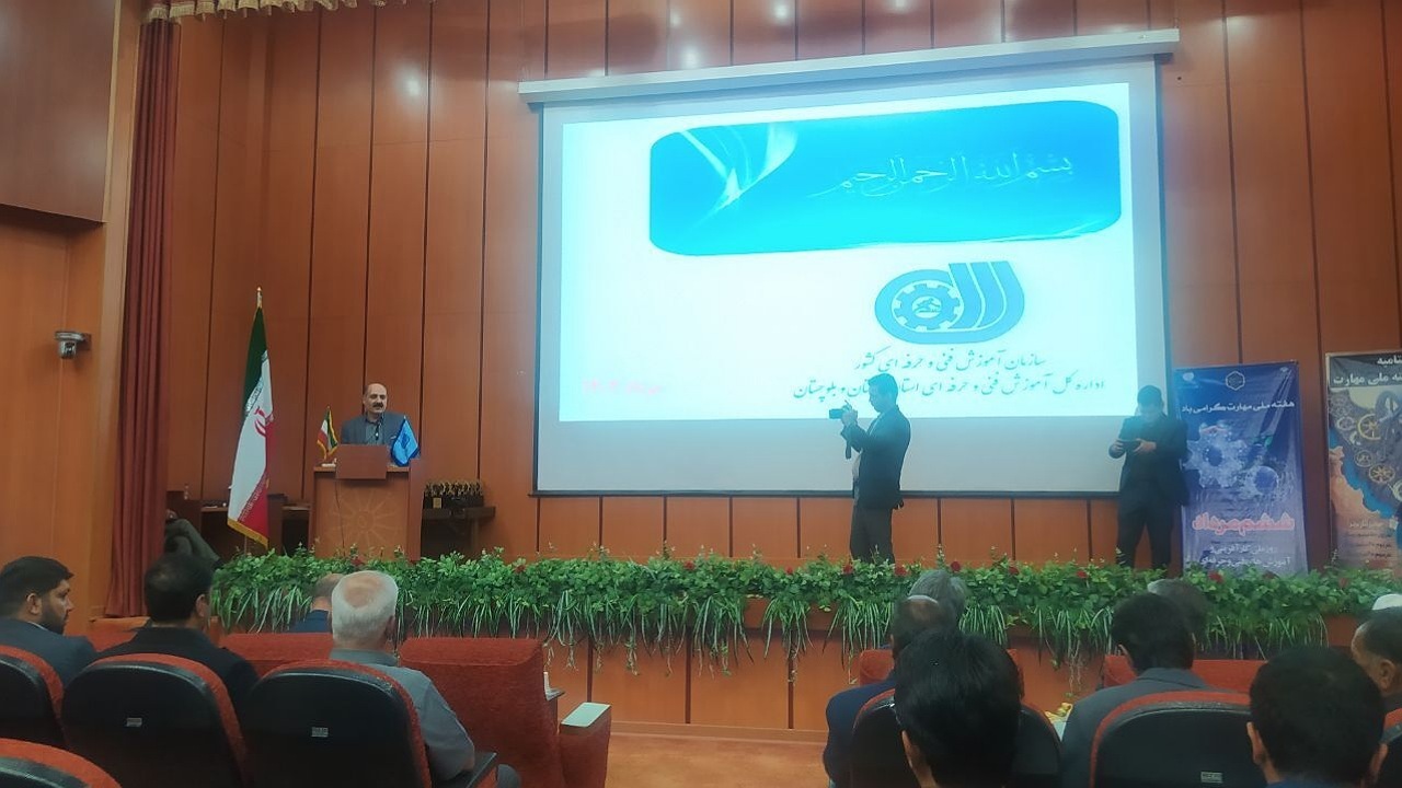 تخصص و مهارت باید ملاک استخدام در واحد‌های صنعتی باشد