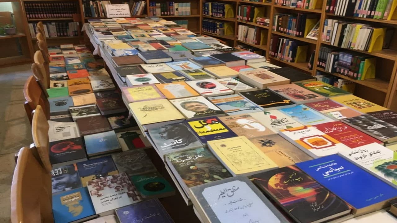 اهدای هزار جلد کتاب به کتابخانه سردشت