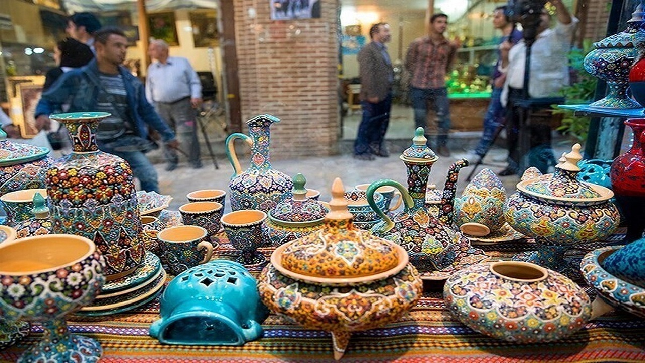 هنرمندان صنایع دستی زیر چتر حمایتی صندوق کارآفرینی امید یزد