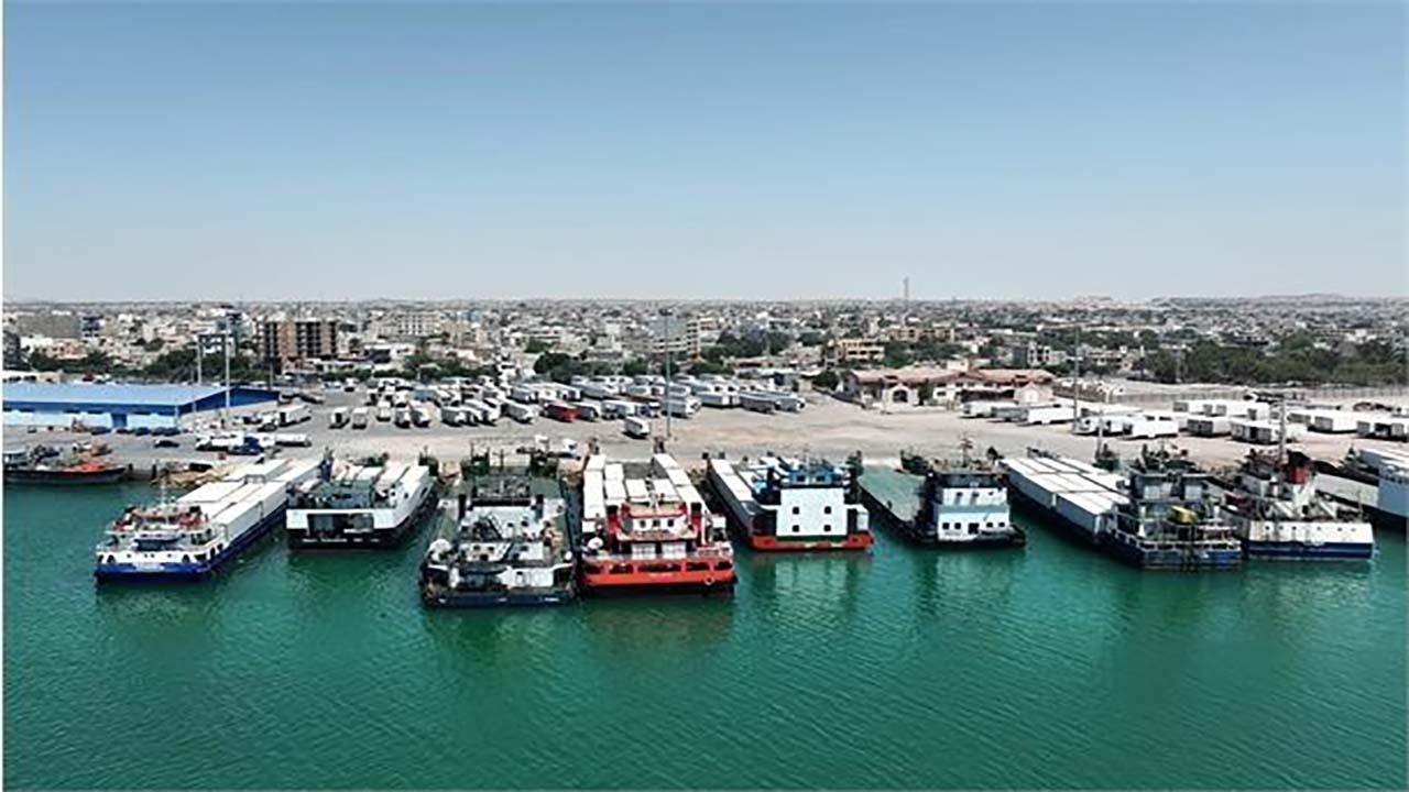 تخلیه و بارگیری بیش از ۳ میلیون تن کالا در بنادر غرب هرمزگان