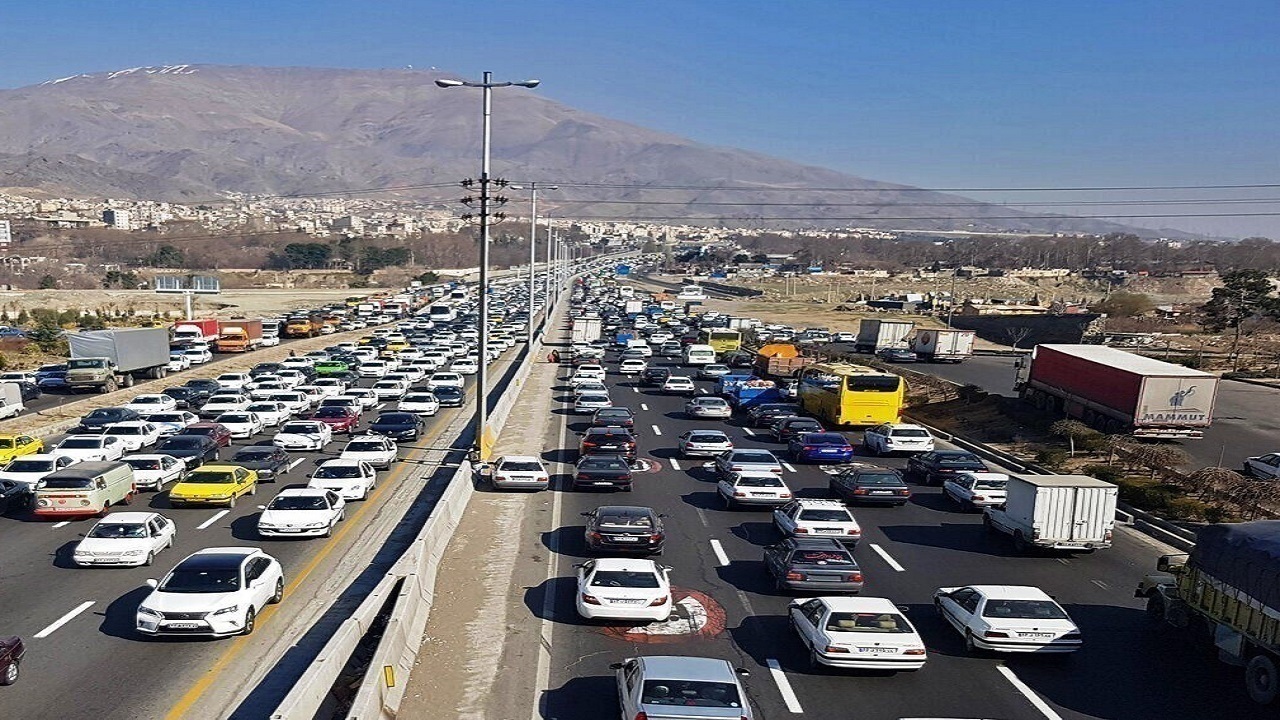 ترافیک سنگین در آزادراه کرج - تهران روز سه شنبه ۱۶ مرداد