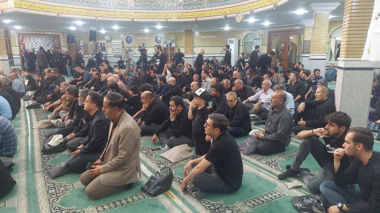 اجتماع مردم در مراسم بزرگداشت شهید میلاد بیدی