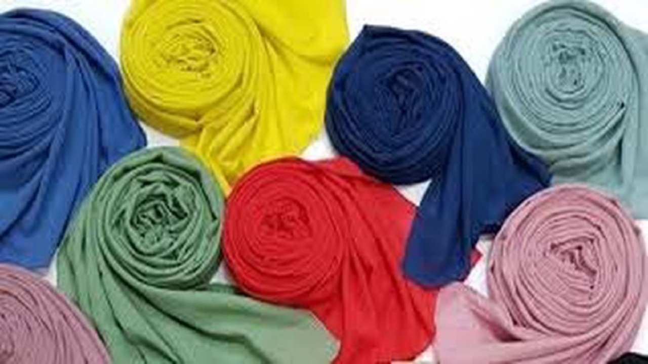 کشف ۷ میلیارد تومان شال و روسری قاچاق در یک پارکینگ
