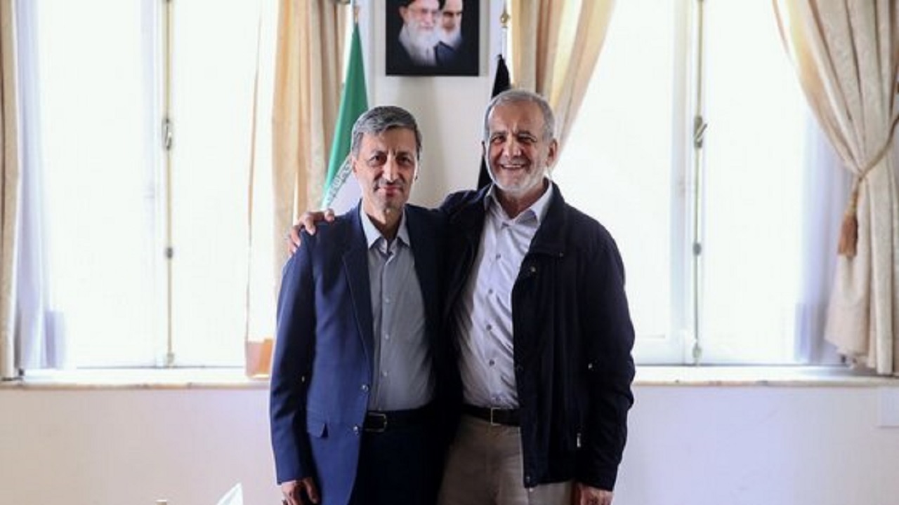 در سنگر ستاد اجرایی فرمان امام از دولت حمایت می‌کنم