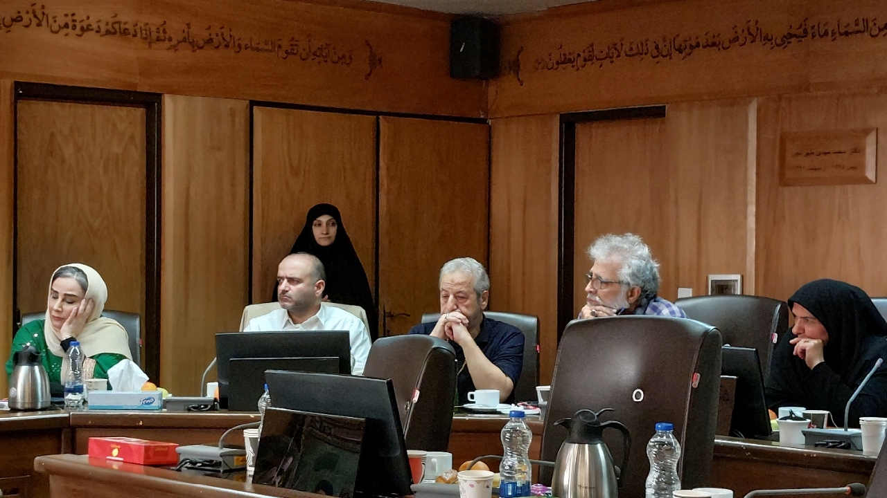 افخمی: سینما شکل و شمایل مبتذل به خود گرفته است
