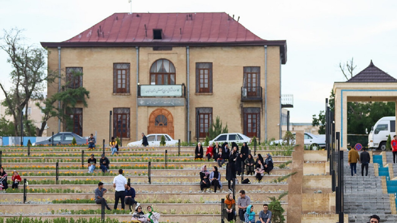 زمان بهره برداری از سبزه میدان زنجان فرا رسیده است