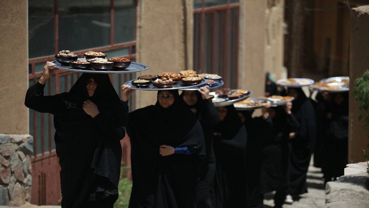 برگزاری آیین سنتی مذهبی ششم امام حسین(ع) «سفره برکت» 