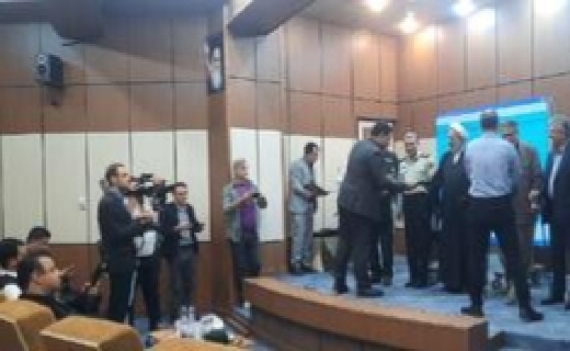تجلیل از خبرنگاران صدا وسیمای گیلان با حضورجمعی از مسئولان تجلیل از خبرنگاران صدا وسیمای گیلان با حضورجمعی از مسئولان