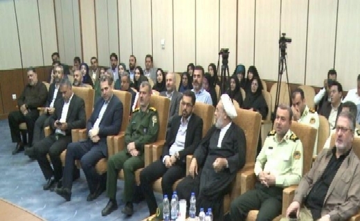 تجلیل از خبرنگاران صدا وسیمای گیلان با حضورجمعی از مسئولان تجلیل از خبرنگاران صدا وسیمای گیلان با حضورجمعی از مسئولان