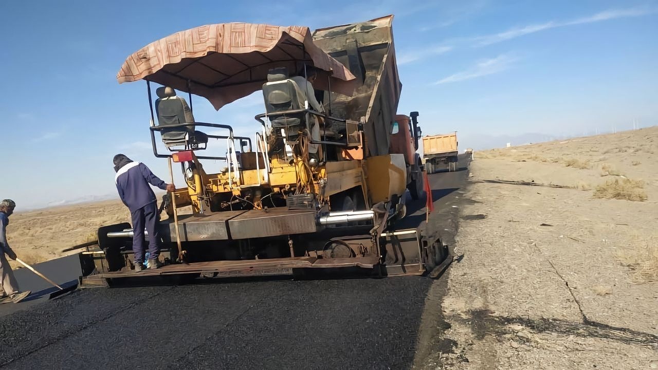 روکش آسفالت ۱۰۵ کیلومتر از جاده‌های لرستان انجام شد