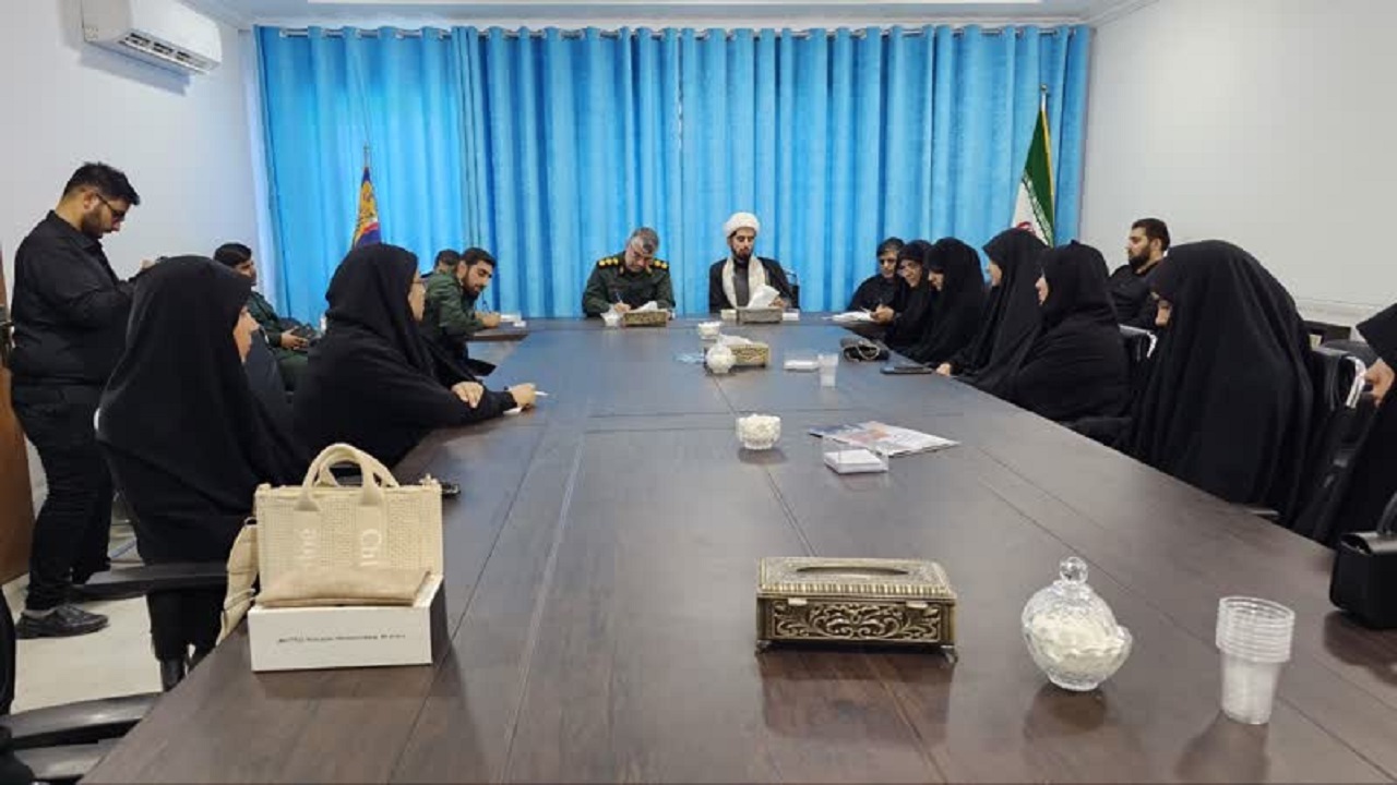 تجلیل فرمانده ناحیه مقاومت بسیج بافق از خبرنگاران بسیجی
