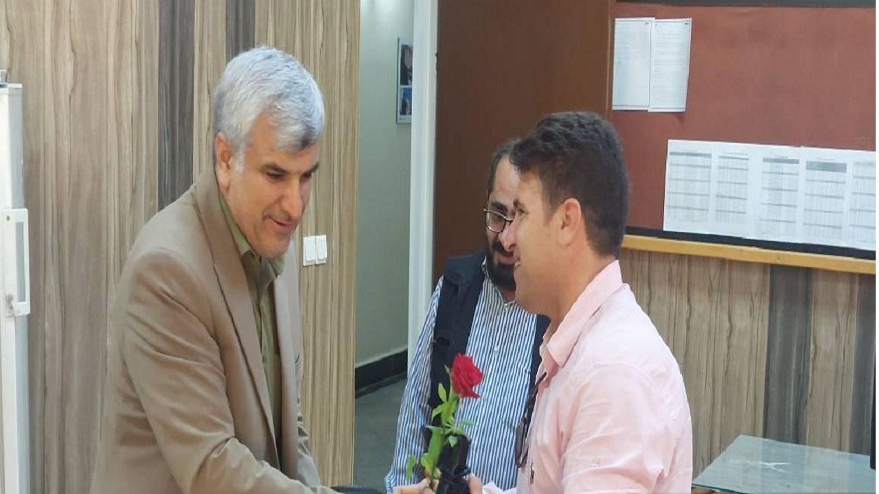 حضور مدیرکل دامپزشکی استان در خبرگزاری صدا و سیما برای تبریک روز خبرنگار
