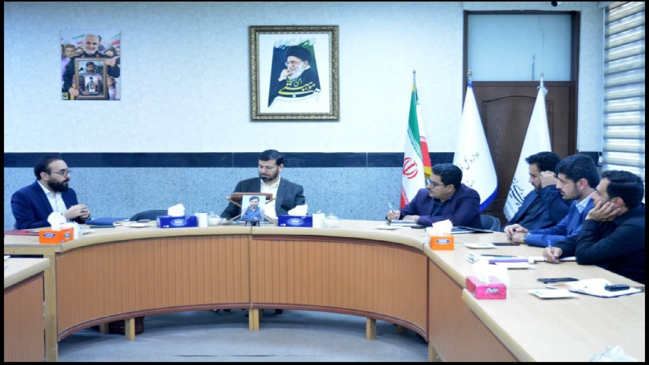 هنرمندان با اتکا به ظرفیت‌ها آثار نمایشی تولید کنند
