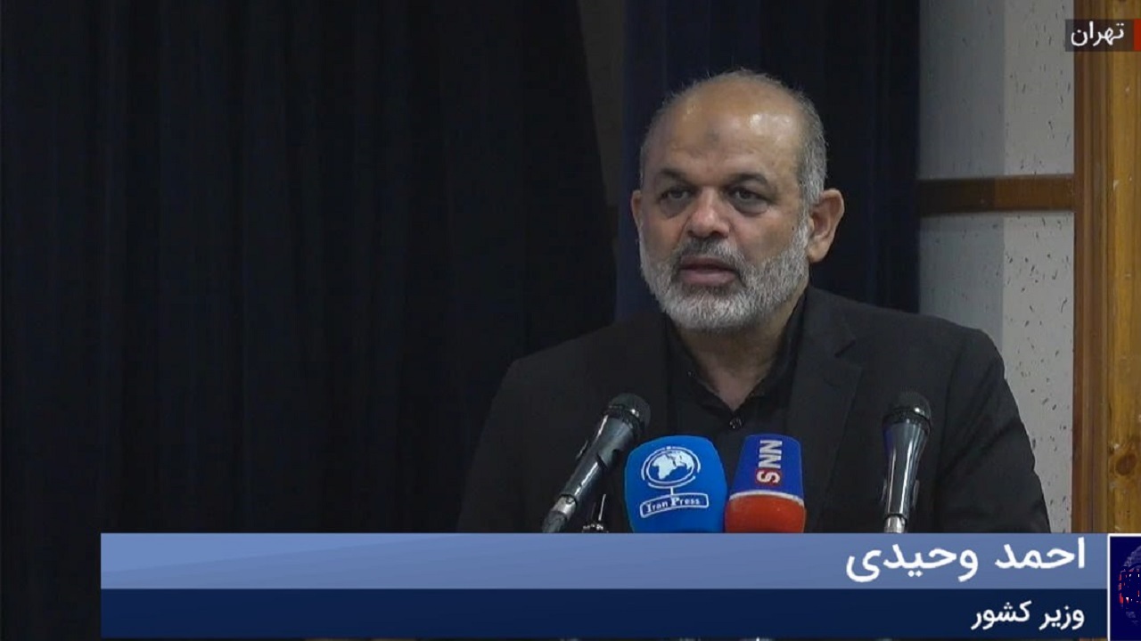 مردم در کشور حرف اول و آخر را می‌زنند