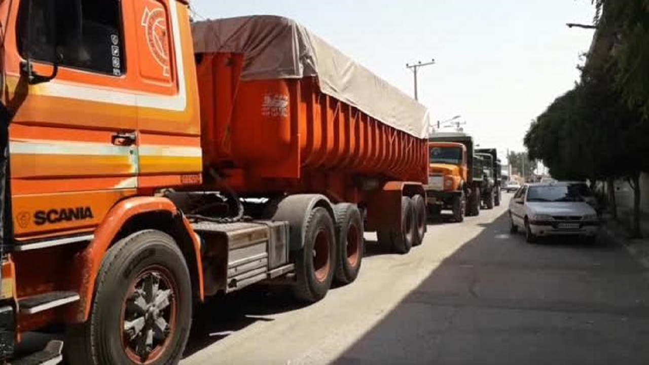 حرکت کاروان کامیون‌های حامل بار موکب از گلزار شهدای گردکوه به سمت کربلای معلا+فیلم