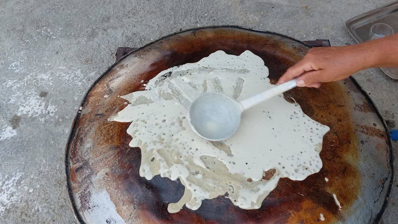 پخت نان محلی در روستای الیف