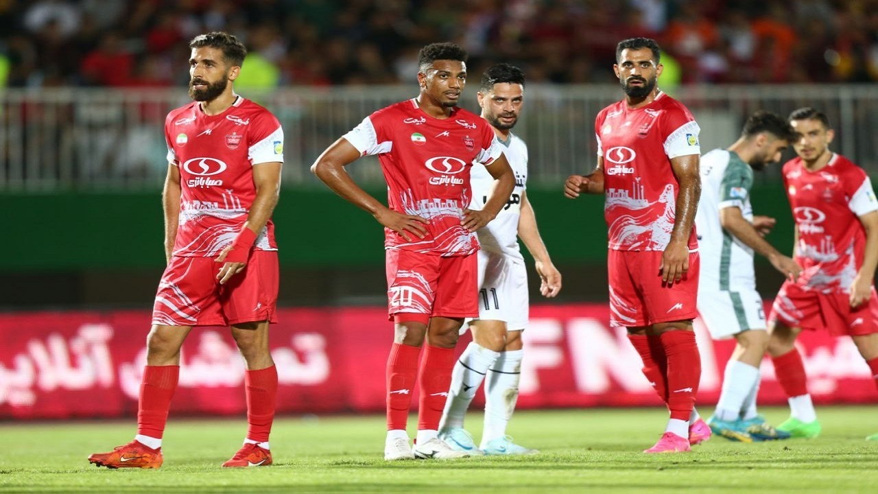 کلهر: ناهماهنگی در خط دفاعی پرسپولیس برابر ذوب آهن مشهود بود