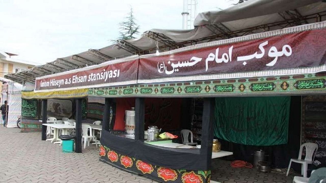 انتقال تجهیزات به موکب سادات امامزاده علی (ع) در مسیر نجف به کربلا