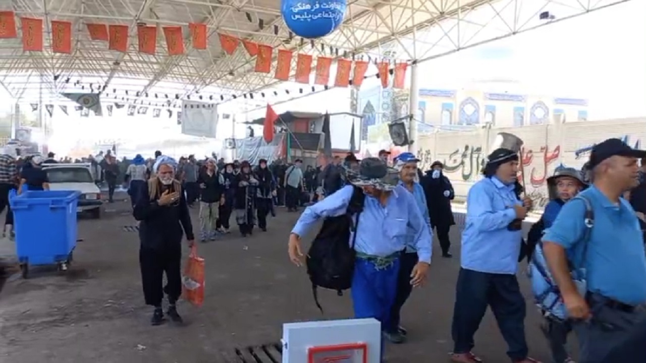 گزارشی از شور و شوق زائران اربعین در مرز مهران