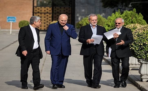 گپ و گفت قالیباف و پزشکیان در حیاط مجلس قبل از آغاز جلسه رسمی مجلس