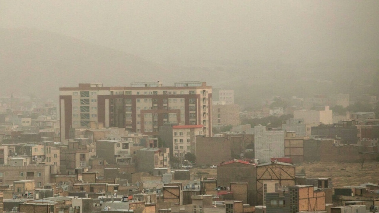 گردوخاک توفان ترکمنستان در مشهد نشست