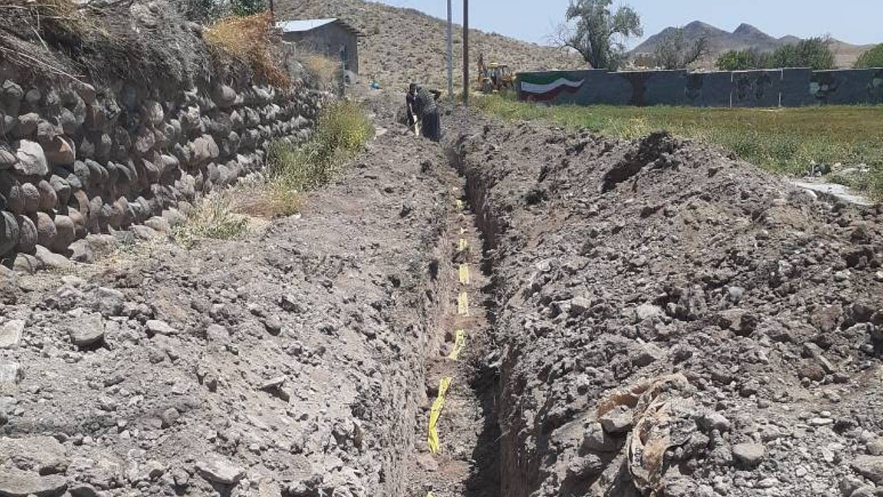توسعه و بازسازی ۶۷۰۰ متر خط انتقال و شبکه توزیع در بافت