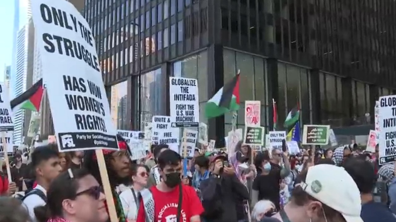 تجمع حامیان فلسطین در شیکاگو قبل از کنوانسیون ملی دموکرات‌ها+ فیلم