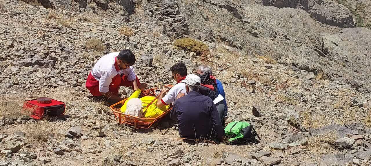 نجات جان پیرمرد روستایی در حادثه کوه داغ داغان نجات جان پیرمرد روستایی در حادثه کوه داغ داغان