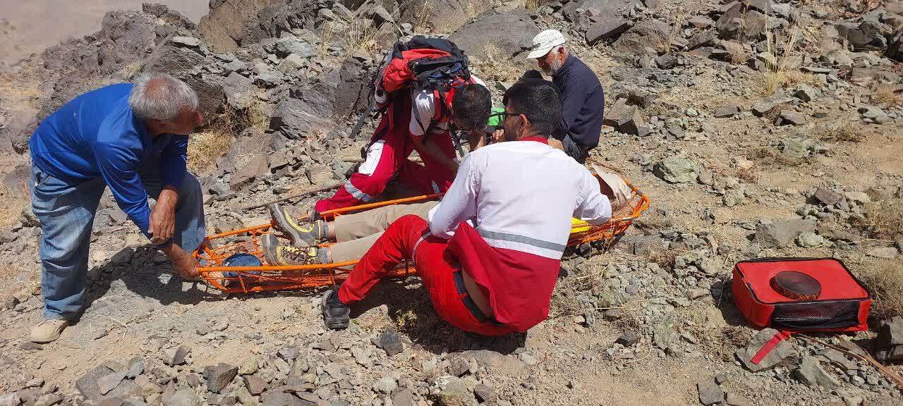 نجات جان پیرمرد روستایی در حادثه کوه داغ داغان نجات جان پیرمرد روستایی در حادثه کوه داغ داغان