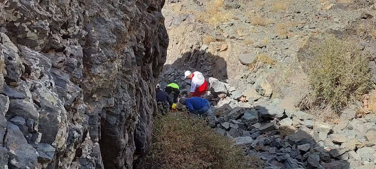 نجات جان پیرمرد روستایی در حادثه کوه داغ داغان نجات جان پیرمرد روستایی در حادثه کوه داغ داغان